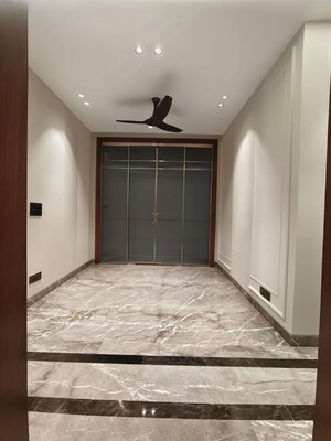 Room in 4 BHK Builder Floor at Green Park Extension – for Sale