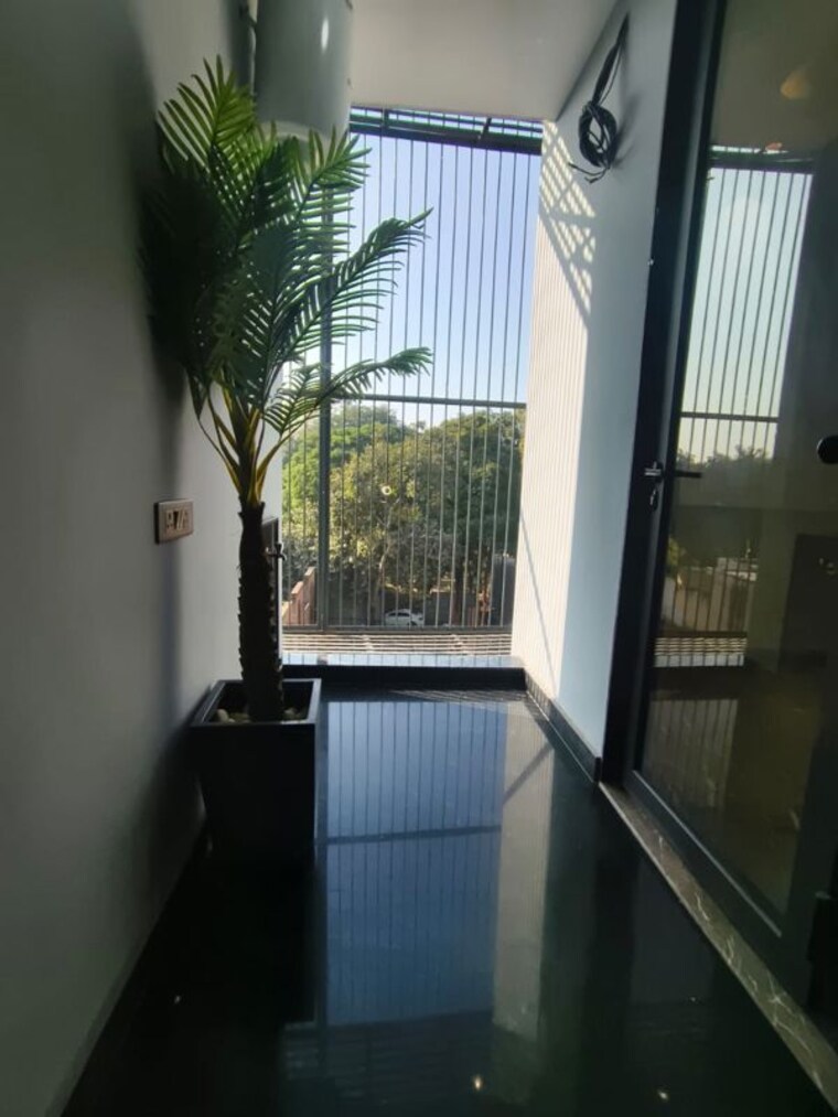 Balcony, green park extension 4 Bedroom 311 Sq.Yd. Builder Floor In Green Park Extension Delhi 10489169