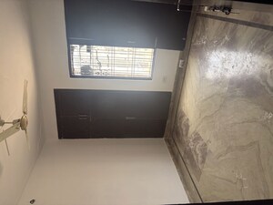 Room in 3 BHK Builder Floor at Green Fields Colony – for Rent