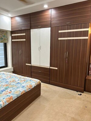 Bedroom in 2.5 BHK Apartment at Kalpataru Estate Mumbai, Jogeshwari East – for Rent