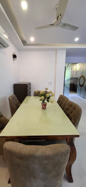 Team Area in 4 BHK Builder Floor at South City 1 – for Rent