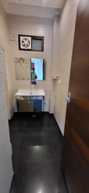 Bathroom in 4 BHK Builder Floor at South City 1 – for Rent