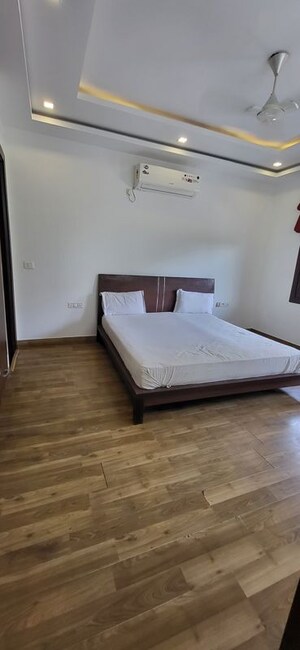 Bathroom in 4 BHK Builder Floor at South City 1 – for Rent
