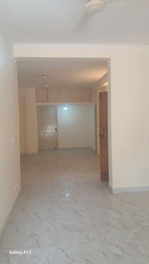 Room in 3 BHK Builder Floor at Unitech South City II, Sector 50 – for Rent