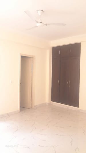 Room in 3 BHK Builder Floor at Unitech South City II, Sector 50 – for Rent