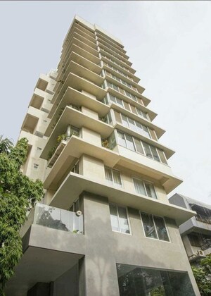 5 BHK Apartment For Rent in Khar West