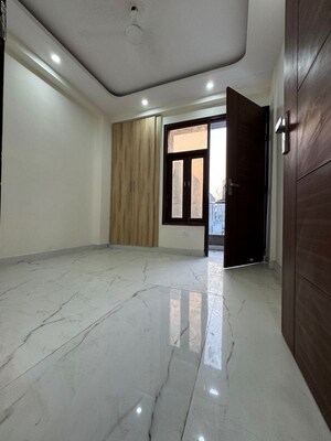 Room in 2 BHK Builder Floor at Chattarpur – for Rent