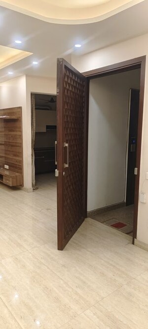 Room in 3 BHK Builder Floor at Unitech South City II, Sector 50 – for Rent