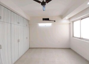 Room in 4 BHK Apartment at ATS Triumph, Sector 104 – for Rent