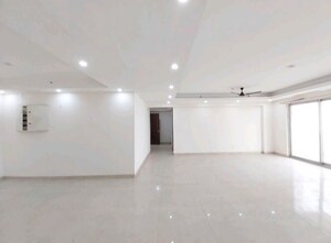 Room in 4 BHK Apartment at ATS Triumph, Sector 104 – for Rent