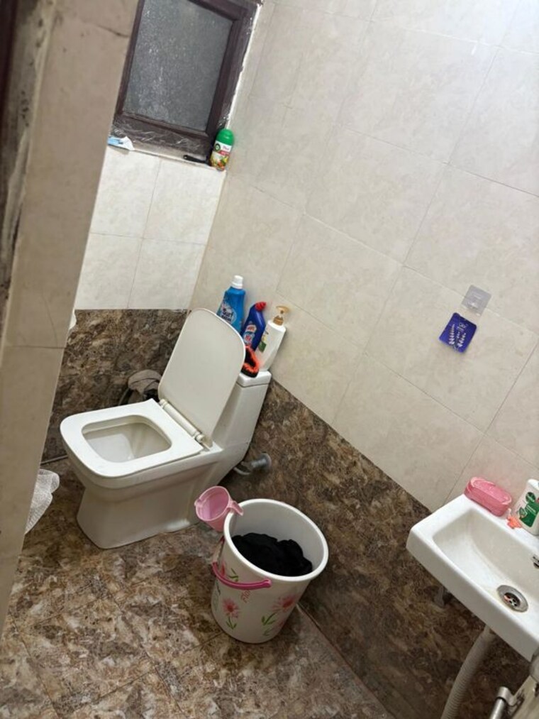 Bathroom, malviya nagar 3 Bedroom 150 Sq.Ft. Builder Floor In Malviya Nagar Delhi 10489319