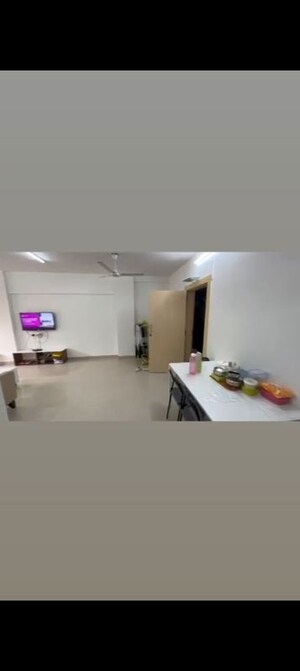 Team Area in 2 BHK Apartment at Juhu Jivan, Juhu – for Rent