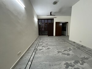 Room in 2.5 BHK Apartment at Bancourt Apartment, Sector 43 – for Rent