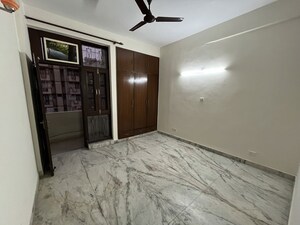 Room in 2.5 BHK Apartment at Bancourt Apartment, Sector 43 – for Rent