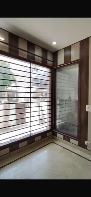 Room in 2 BHK Builder Floor at Sector 56 – for Rent