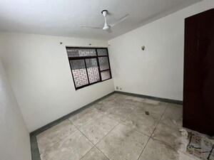 Room in 2 BHK Builder Floor at Sushant Lok I – for Rent