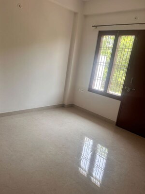 Room in 6+ BHK Independent House at Viraj Khand – for Rent