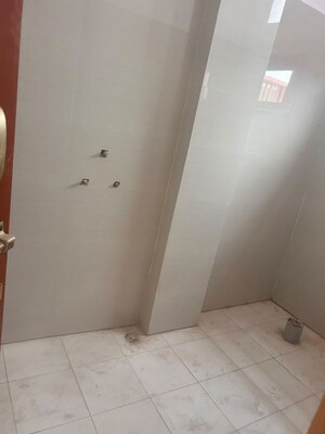 Room in 6+ BHK Independent House at Viraj Khand – for Rent