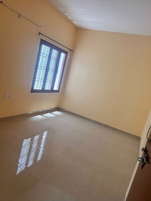 Room in 6+ BHK Independent House at Viraj Khand – for Rent