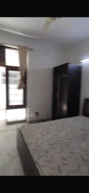 Room in 2 BHK Builder Floor at Sushant Lok ii – for Rent