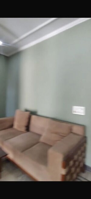 Room in 2 BHK Builder Floor at Sushant Lok ii – for Rent