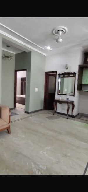 Room in 2 BHK Builder Floor at Sushant Lok ii – for Rent