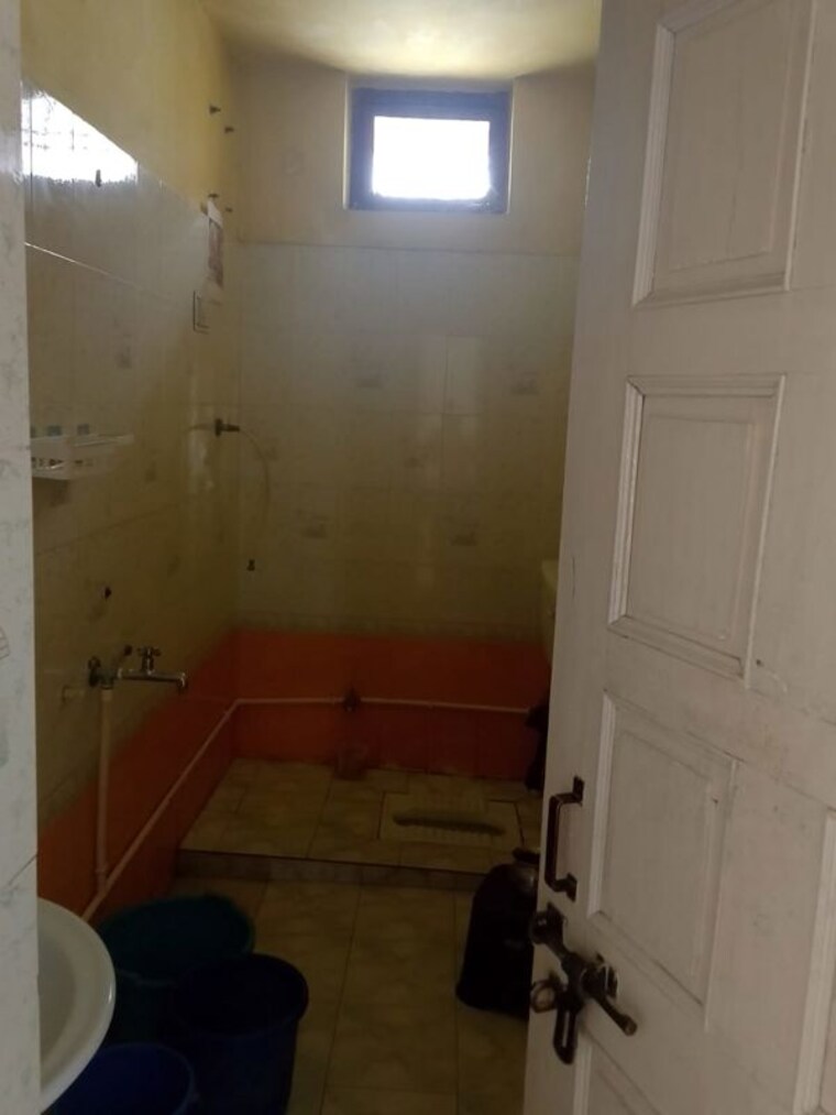 Bathroom, vrindavan yojna 2 Bedroom 1100 Sq.Ft. Builder Floor In Vrindavan Yojna Lucknow 10489366