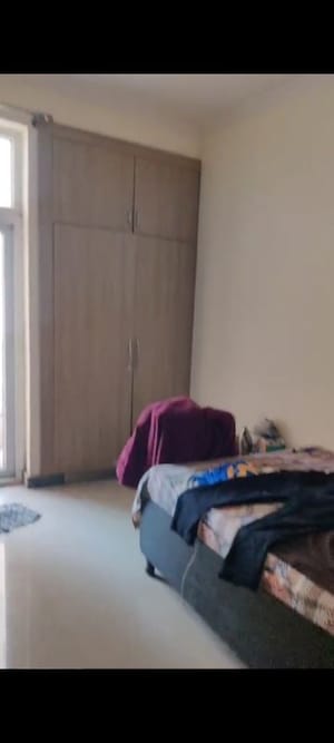 Bedroom in 2.5 BHK Apartment at Amrapali Silicon City, Sector 76 – for Rent