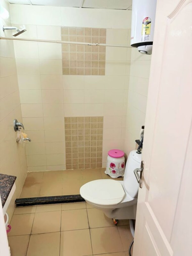 Bathroom, bestech-park-view-residency 1 Bedroom 650 Sq.Ft. Apartment In Sector 3 Gurgaon 10489414