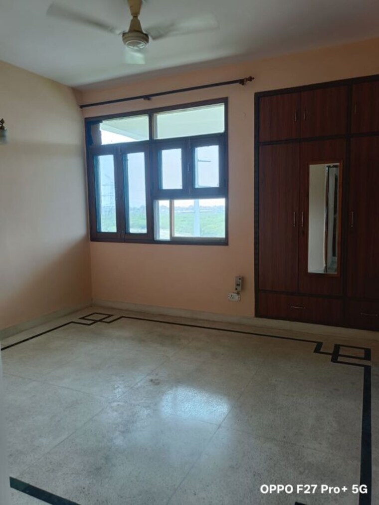Room, sector 11 dwarka 3 Bedroom 2000 Sq.Ft. Apartment In Sector 11 Dwarka Delhi 10489419