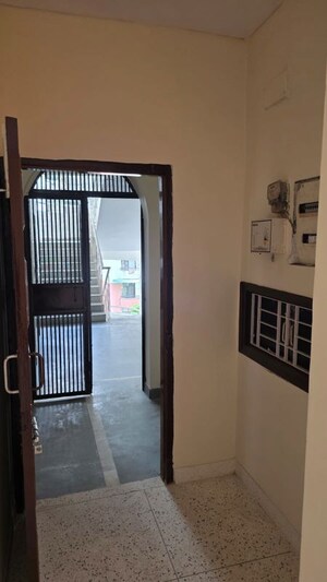 Room in 3 BHK Apartment at Sector 6 Dwarka – for Rent