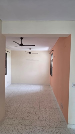Room in 3 BHK Apartment at Sector 6 Dwarka – for Rent