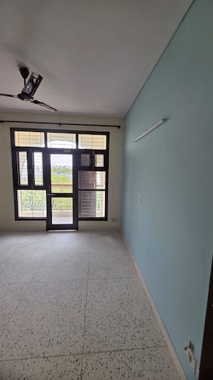 Room in 3 BHK Apartment at Sector 6 Dwarka – for Rent