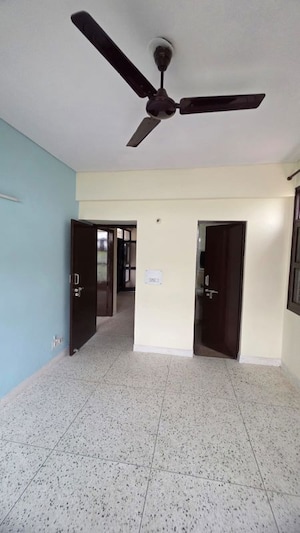 Room in 3 BHK Apartment at Sector 6 Dwarka – for Rent