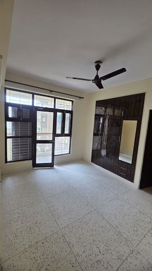 Room in 3 BHK Apartment at Sector 6 Dwarka – for Rent