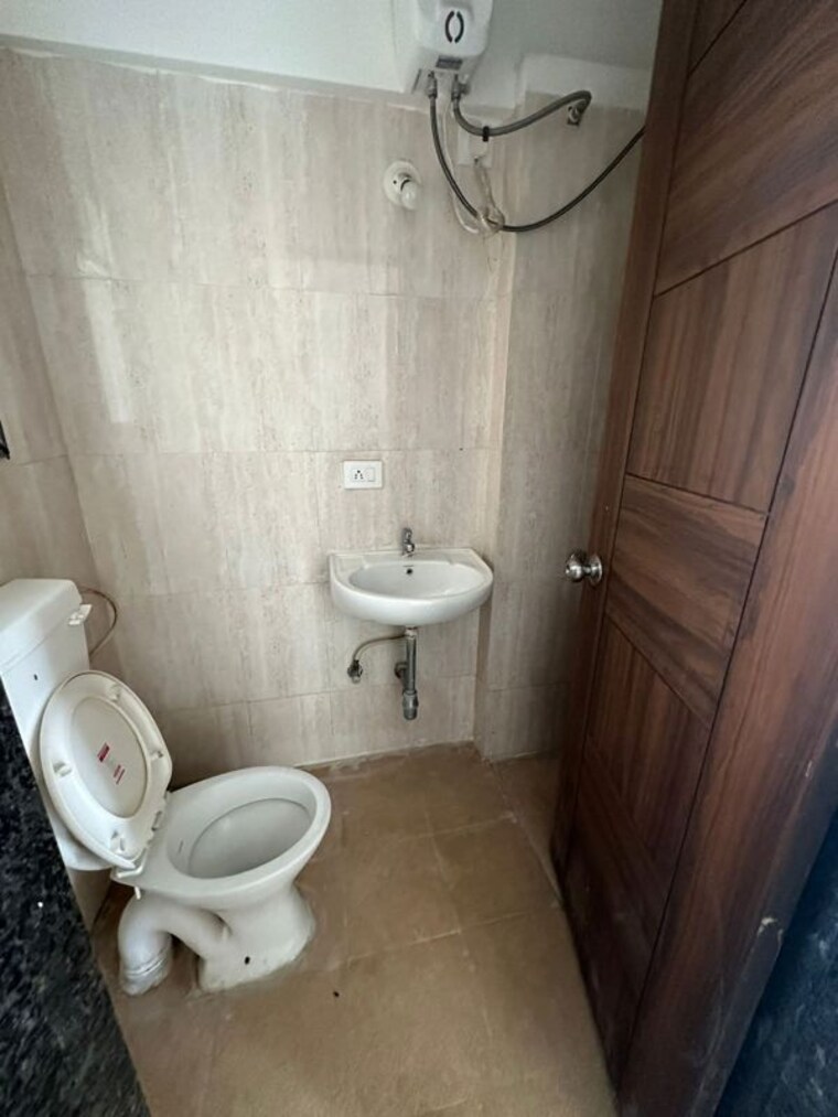Bathroom, bramha-sky-one 2.5 Bedroom 1100 Sq.Ft. Apartment In Undri Pune 10489432