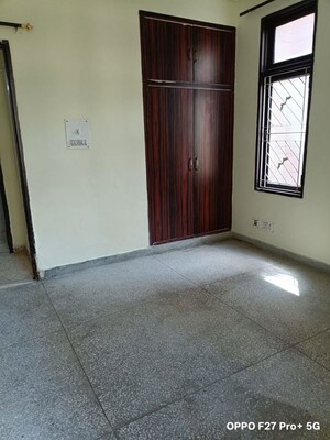 Room in 3 BHK Apartment at Sector 6 Dwarka – for Rent