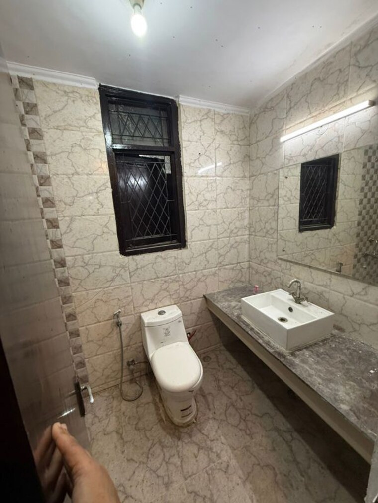 Bathroom, sainik farm 3 Bedroom 2000 Sq.Ft. Villa In Sainik Farm Delhi 10489441