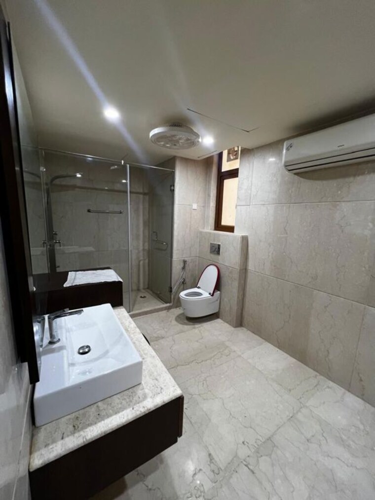 Bathroom, ireo-the-grand-arch 3 Bedroom 2487 Sq.Ft. Apartment In Sector 58 Gurgaon 10489460
