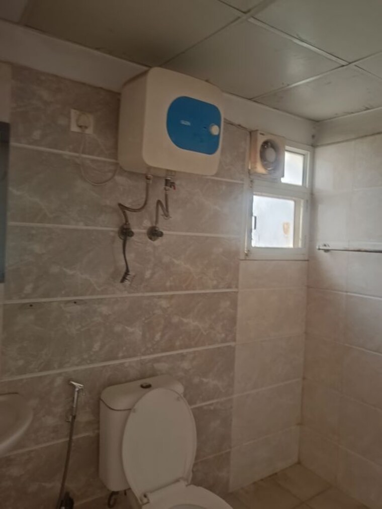 Bathroom, amrapali-silicon-city 3 Bedroom 1420 Sq.Ft. Apartment In Sector 76 Noida 10489557