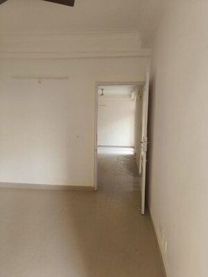 Room in 3 BHK Apartment at Amrapali Silicon City, Sector 76 – for Rent