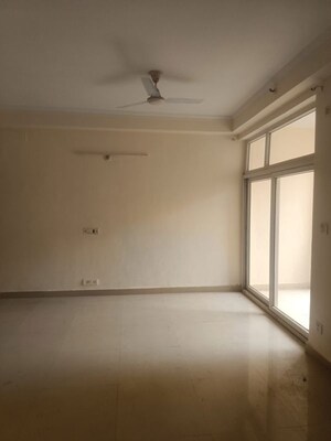 Room in 3 BHK Apartment at Amrapali Silicon City, Sector 76 – for Rent
