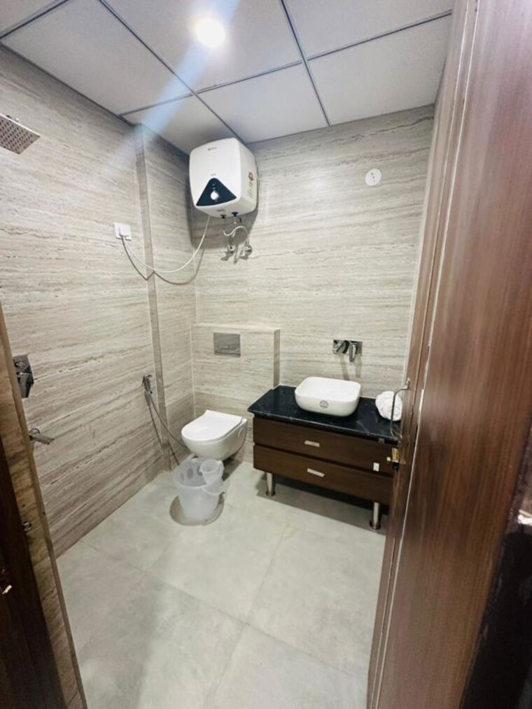 Bathroom, amrapali-silicon-city 2 Bedroom 1180 Sq.Ft. Apartment In Sector 76 Noida 10489558