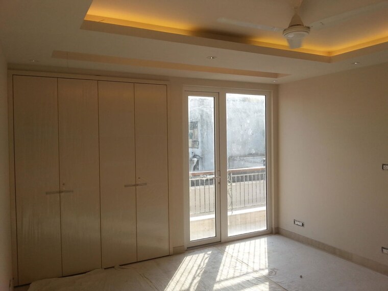 Room, safdarjung development area 4 Bedroom 460 Sq.Yd. Builder Floor In Safdarjung Development Area Delhi 10489564