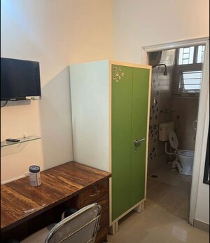 Team Area in 1 BHK Builder Floor at Sector 18 – for Rent
