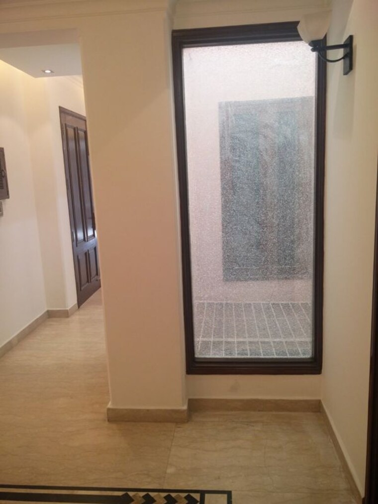 Room, sector 52 2 Bedroom 450 Sq.Mt. Builder Floor In Sector 52 Noida 10489659