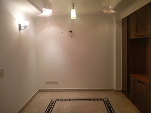 Room in 2 BHK Builder Floor at Sector 52 – for Rent