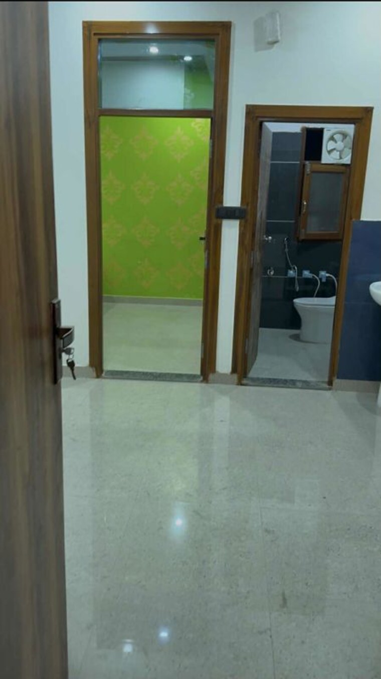 Room, sector 63a 1.5 Bedroom 500 Sq.Ft. Builder Floor In Sector 63a Noida 10489698