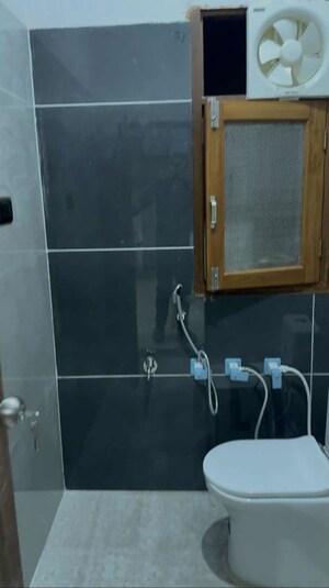 Furnished Amenities in 1.5 BHK Builder Floor at Sector 63a – for Rent