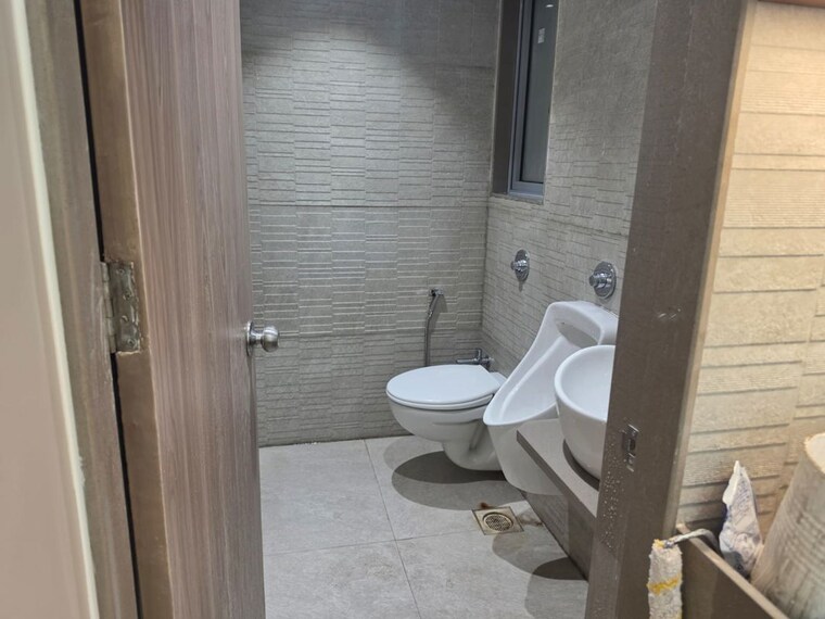 Bathroom, bhoomi-9-business-bay Commercial Office Space 484 Sq.Ft. In Malad West Mumbai 10489715